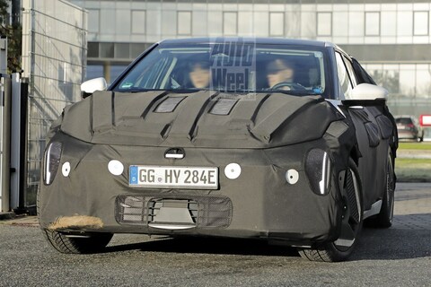 De Kia EV4 laat iets meer van zichzelf zien