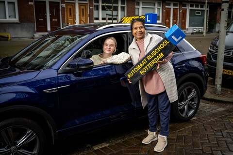 Automaat ook bij rijlessen populair maar automaatrijbewijs brengt ook beperkingen