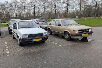 In het Wild Nissan Micra Opel Kadett