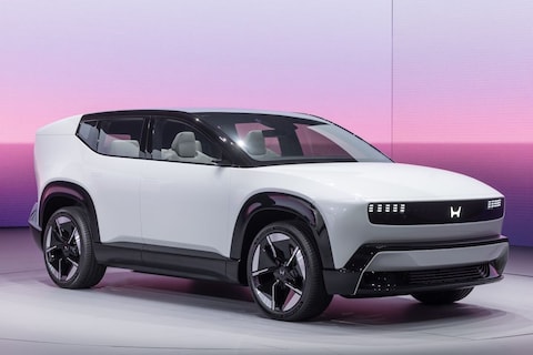 Honda verlaagt EV-doelen wederom, nieuw logo ook voor hybrides