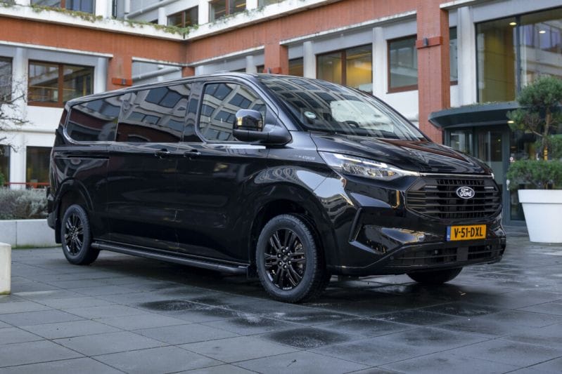 Ford Transit Custom Black Platinum