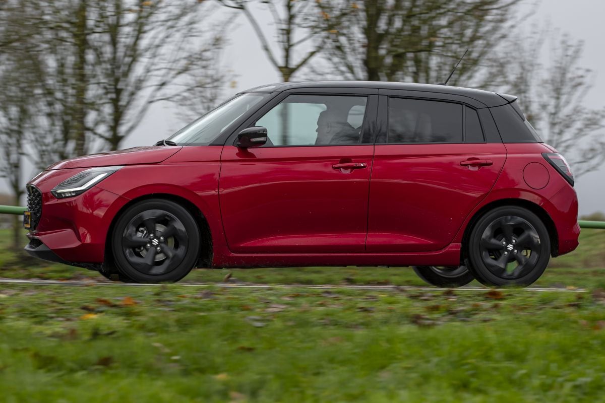 Suzuki Swift automaat naast handbak