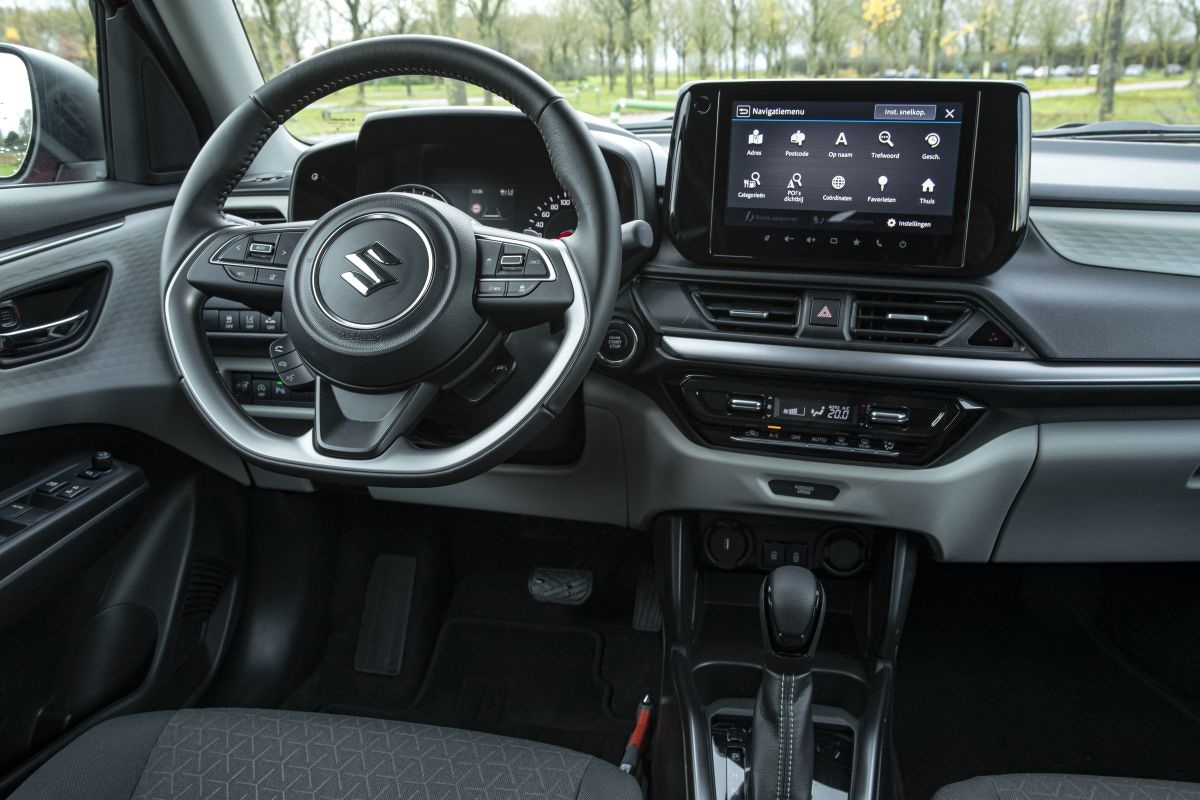 Suzuki Swift automaat naast handbak