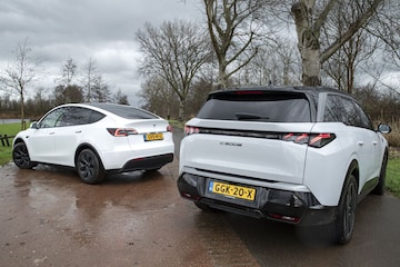 Peugeot E-5008 Tesla Model Y dubbeltest