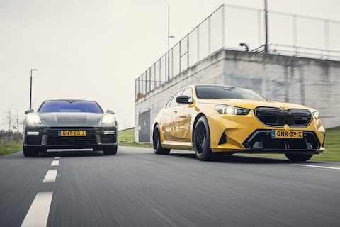 BMW M5 vs. Porsche Panamera Turbo S E-Hybrid - Plug-in powerplay