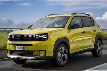Fiat Grande Panda (2025) rijdend op Lingotto dak Turijn