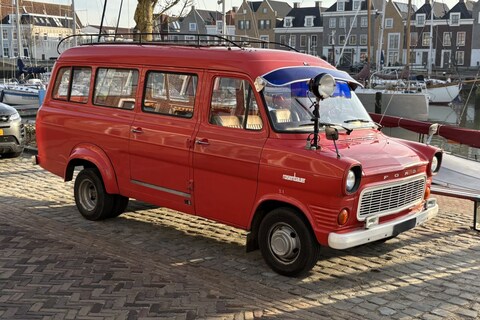 Deze Ford Transit is tot sierpaard omgetoverd werkpaard - In het Wild