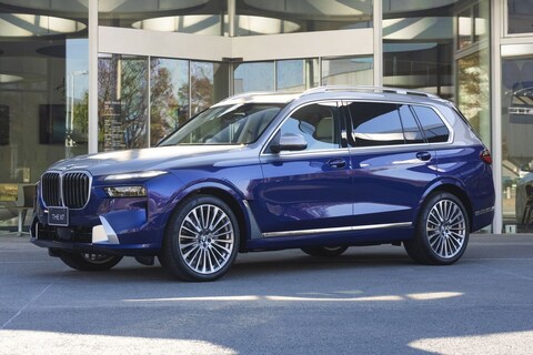 BMW X7 kleurrijker en deftiger aangekleed