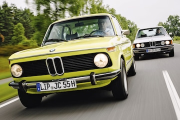 BMW 2002 tii vs BMW 323i