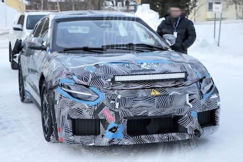 Elektrische Ferrari met bizar uiterlijk gespot bij laadpaal