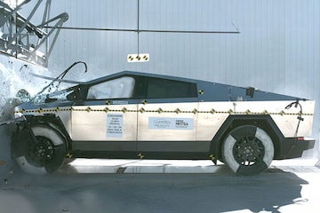 Tesla Cybertruck crashtest NHTSA