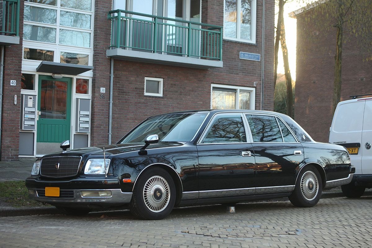 Toyota Century In het Wild