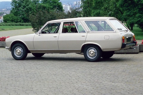 De Peugeot 504 Familiale was niet zo elegant als de sedan, maar wat was hij ruim