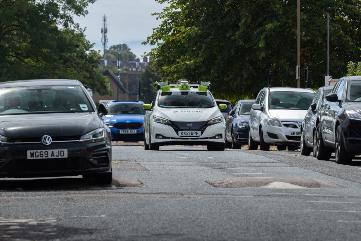 Nissan EvolvAD autonoom