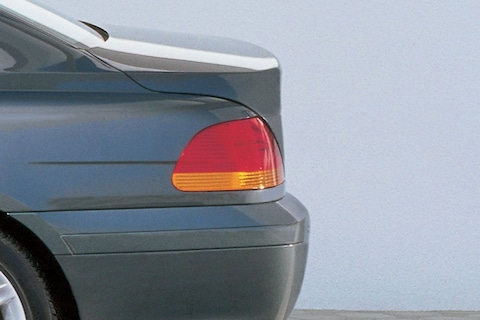 Bij deze top-BMW betaalde je nog bij voor 'witte knippers'