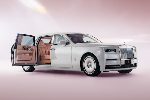 Rolls-Royce Phantom wordt rijdend eerbetoon aan de kersenbloesem