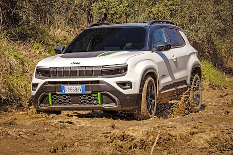 Test: Jeep Avenger 4xe - Eindelijk kun je met de kleinste Jeep het asfalt af