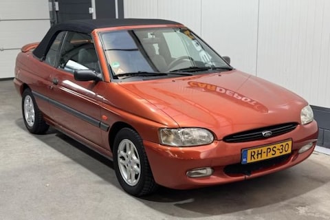 Deze dakloze Ford Escort verdient een nieuw baasje - Liefhebber Gezocht