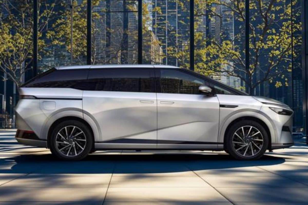 Xpeng X9