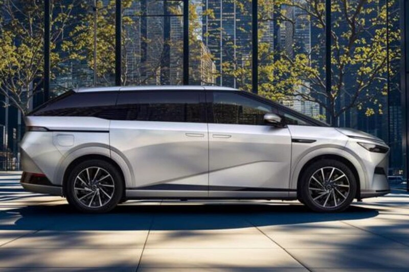 Xpeng X9