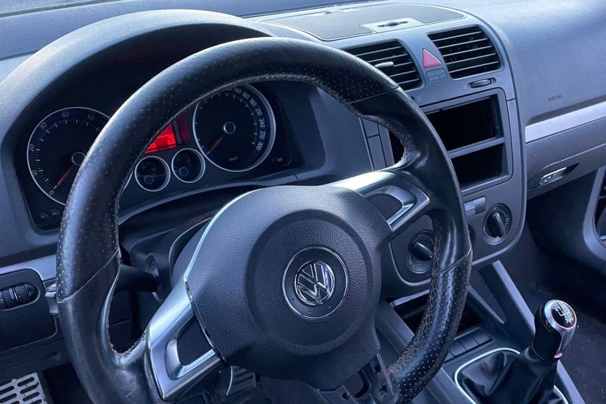 Volkswagen Golf 2.0 SDI die er uitziet als een GTI