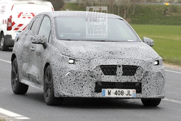Renault Clio spyshots
