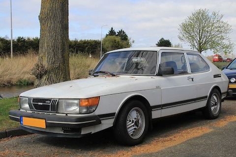 Deze Saab 900 heeft een overtuigende vermomming - In het wild