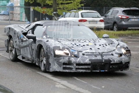 Ferrari 296 ‘VS’ is vermomd als Nissan