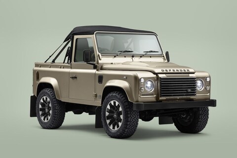 Land Rover knapt oude Defender V8 Soft Top op