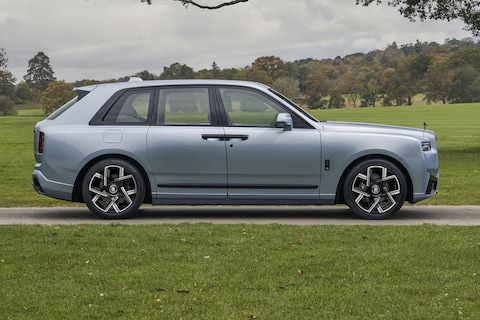 Deze Rolls-Royce Cullinan is duister én lieflijk