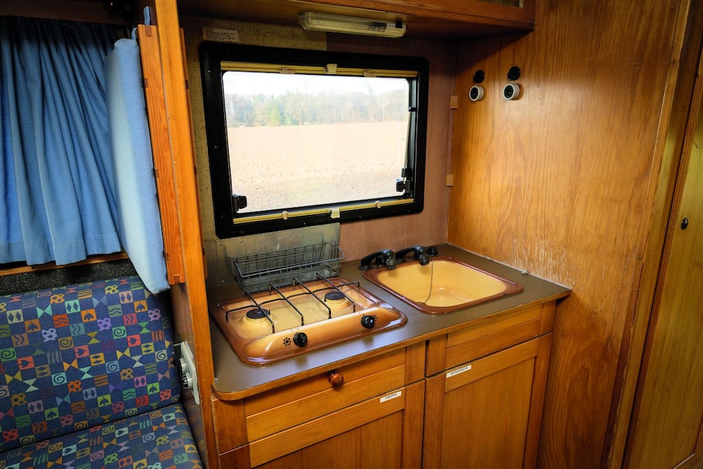 Oude camper. Bimobil FM 400 Mercedes T1