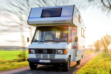 Oude camper. Bimobil FM 400 Mercedes T1
