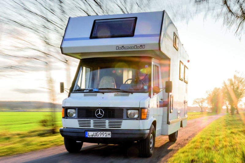 Oude camper. Bimobil FM 400 Mercedes T1