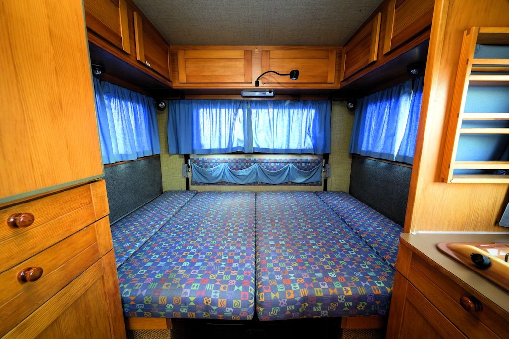 Oude camper. Bimobil FM 400 Mercedes T1