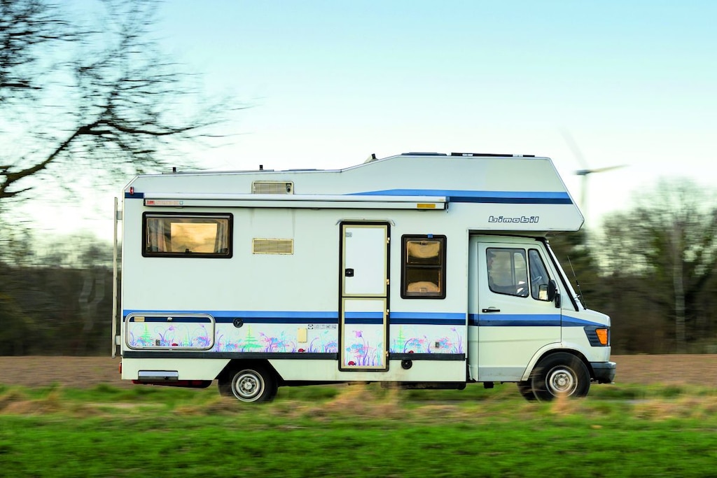 Oude camper. Bimobil FM 400 Mercedes T1