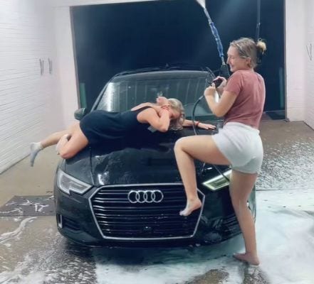 Carwash Audi A1 vrouwen