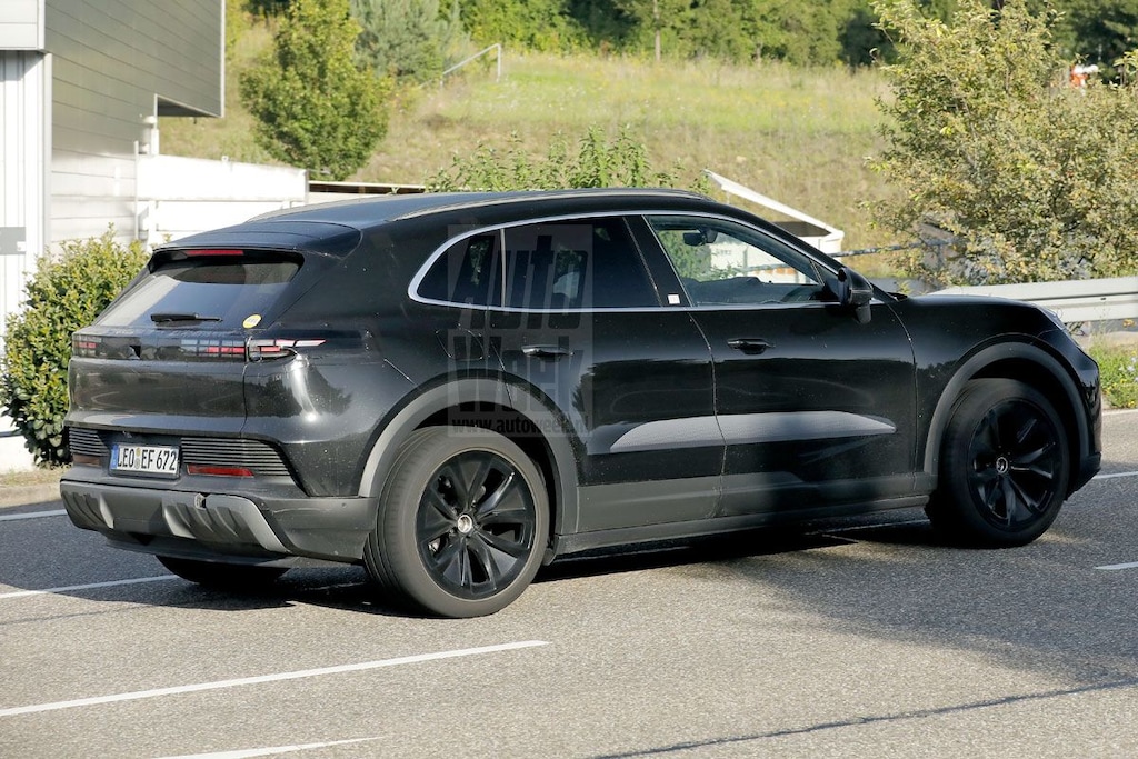 Porsche Cayenne EV spyshots