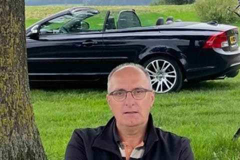 Jan-Willem met zijn Audi 50