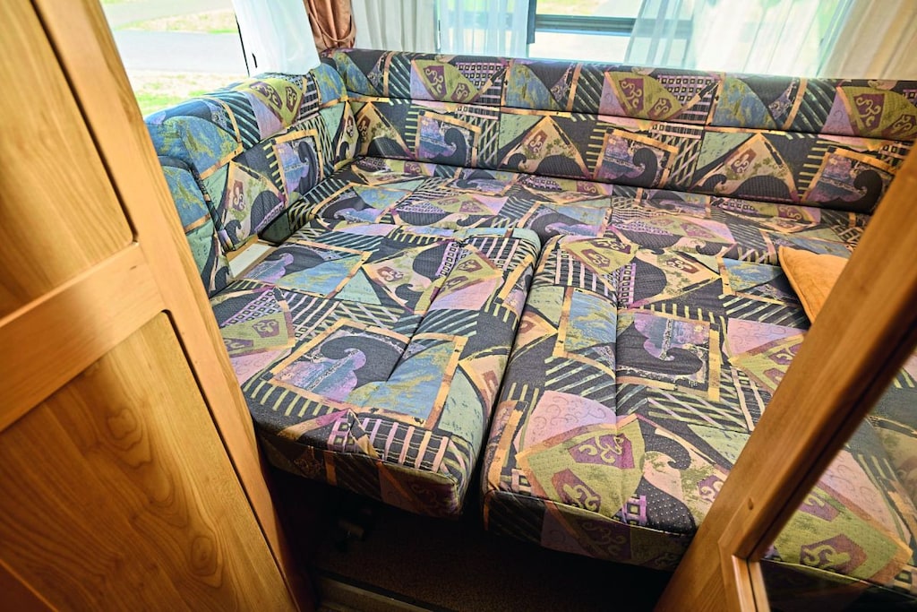 Camper Hymer Camp, oudere alkoofcamper uit 1995