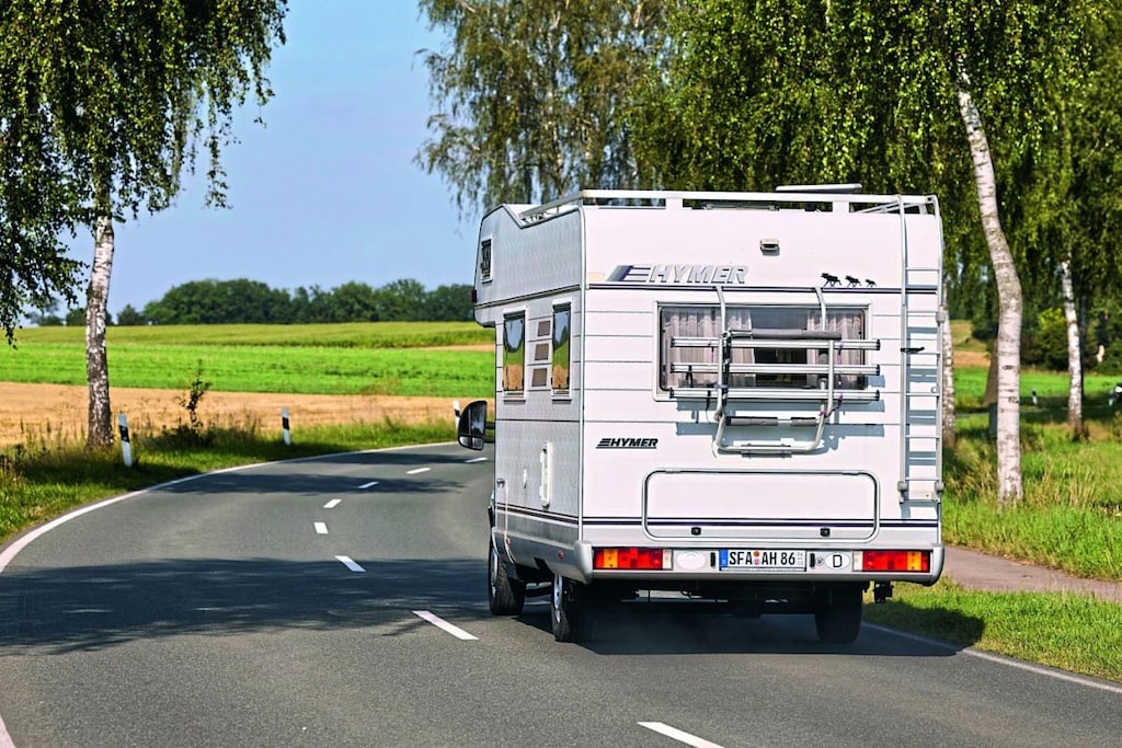 Camper Hymer Camp, oudere alkoofcamper uit 1995
