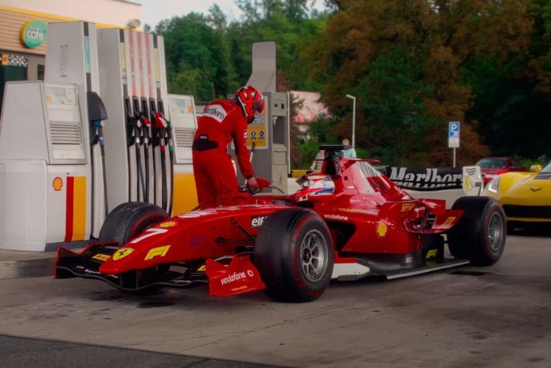 Formule-auto op openbare weg (foto: Trackzone)