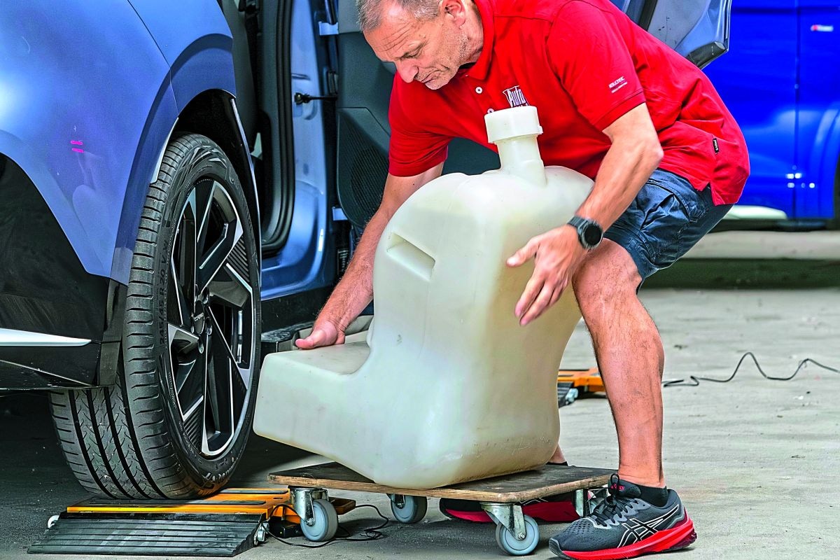 Test met elektrische auto's die zwaar beladen zijn