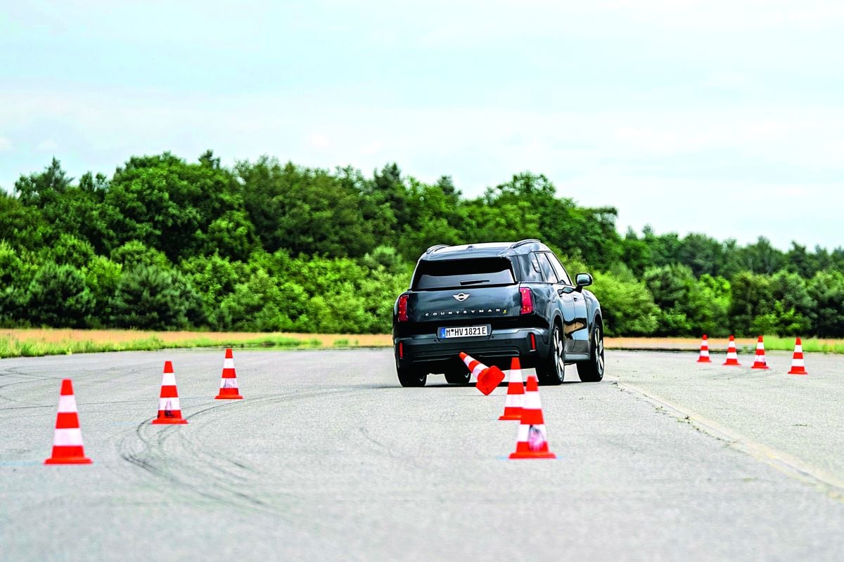 Mini Countryman in actie op testbaan
