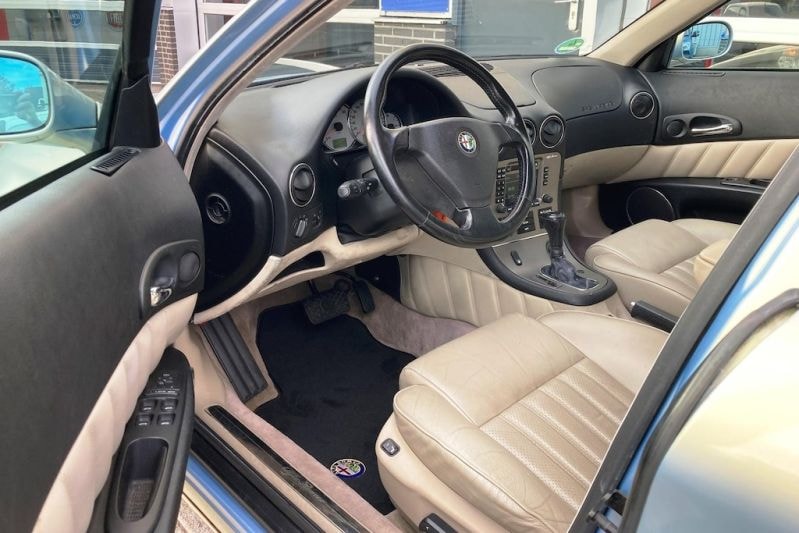 Alfa Romeo 166