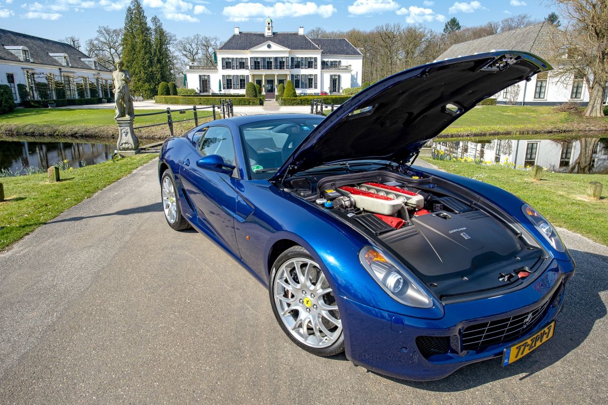 Laatste Ferrari V12's met handbak