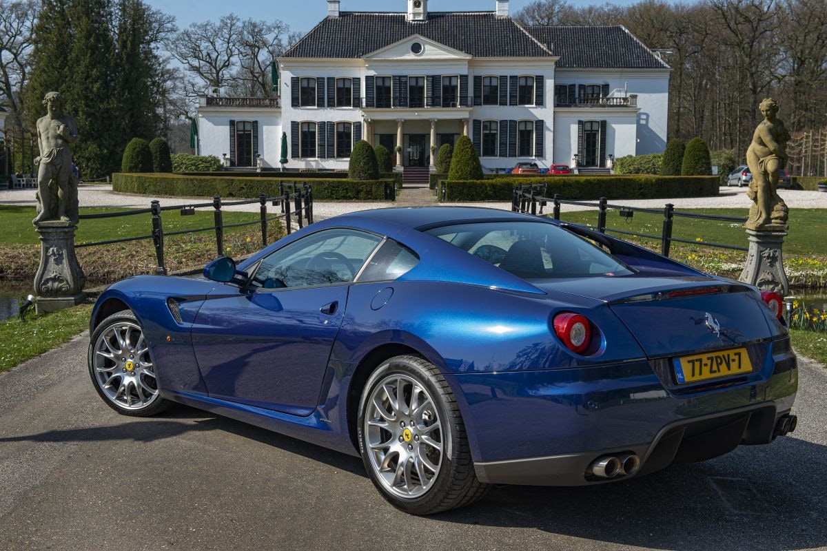 Laatste Ferrari V12's met handbak
