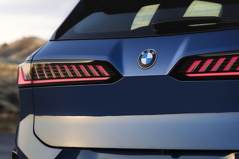 De nieuwe BMW iX3 is de eerste BMW met een nieuw logo