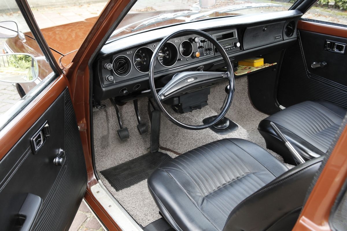 Toyota Carina uit jaren zeventig