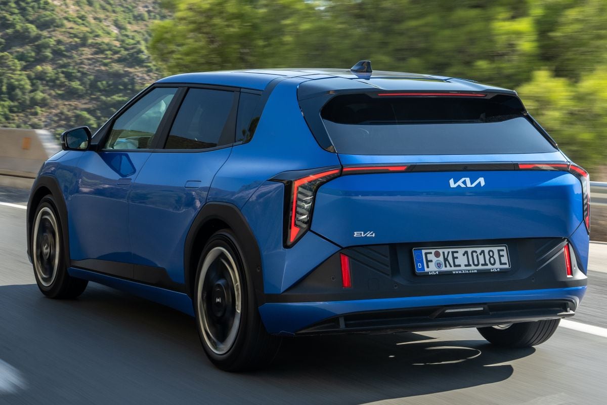 Kia EV4 rijdend