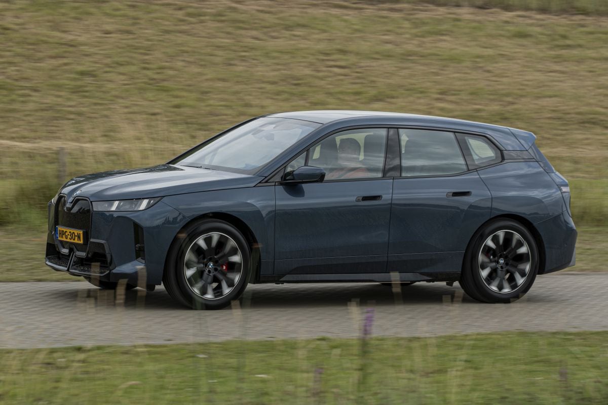 BMW iX 2025